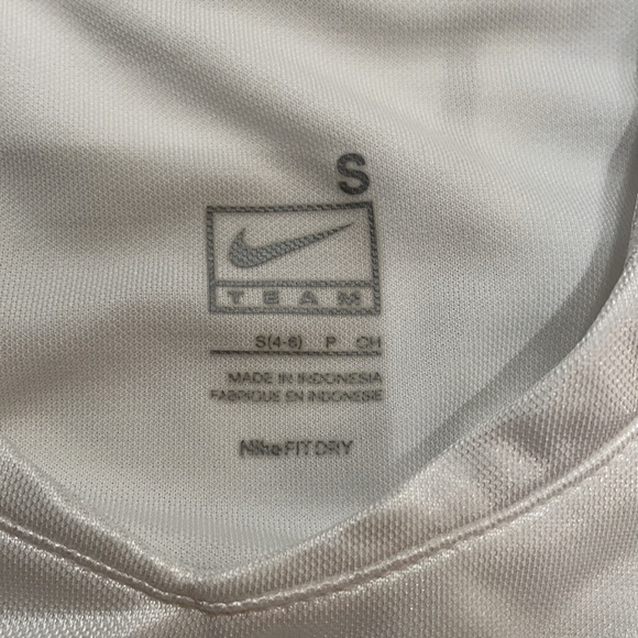 Women’s white Nike shirt - Picture 3 of 6